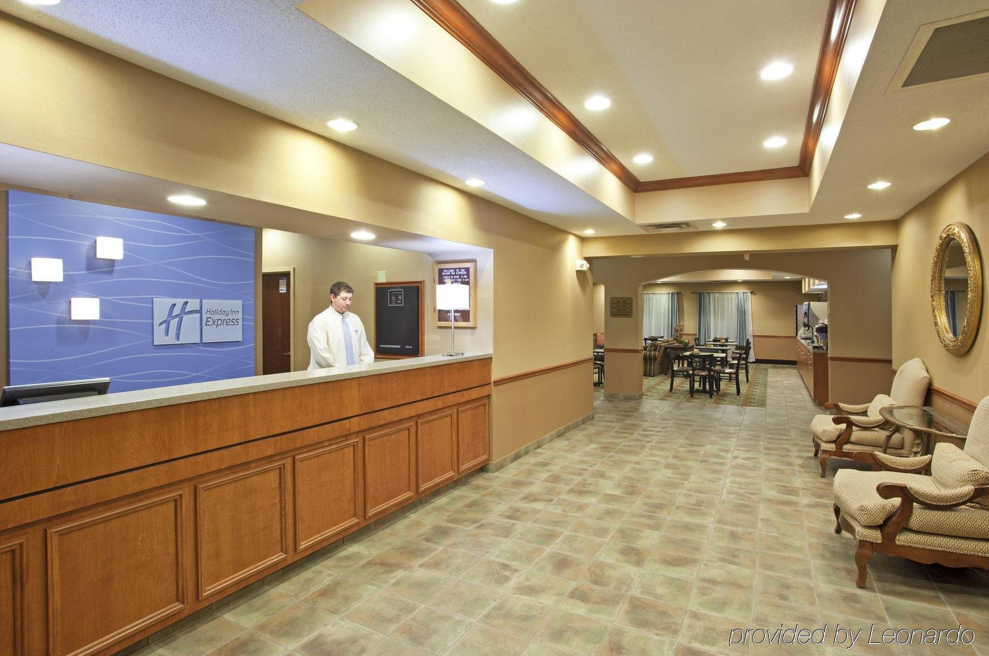 Holiday Inn Express Hotel & Suites Cincinnati-Blue Ash, An Ihg Hotel Interior photo